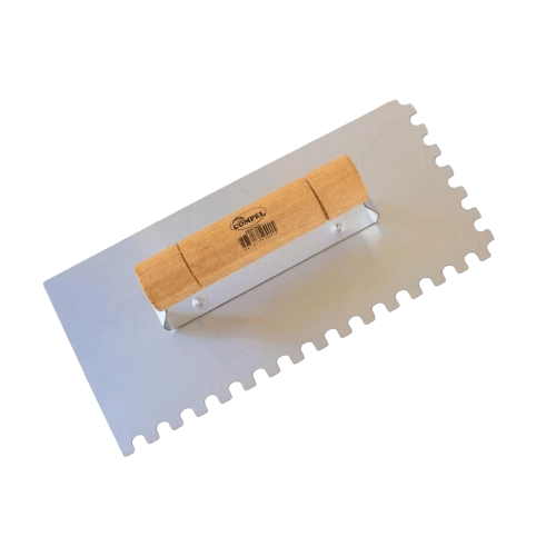 DESEMPENADEIRA AÇO DENTADA CABO MADEIRA 12x25,5cm – COMPEL